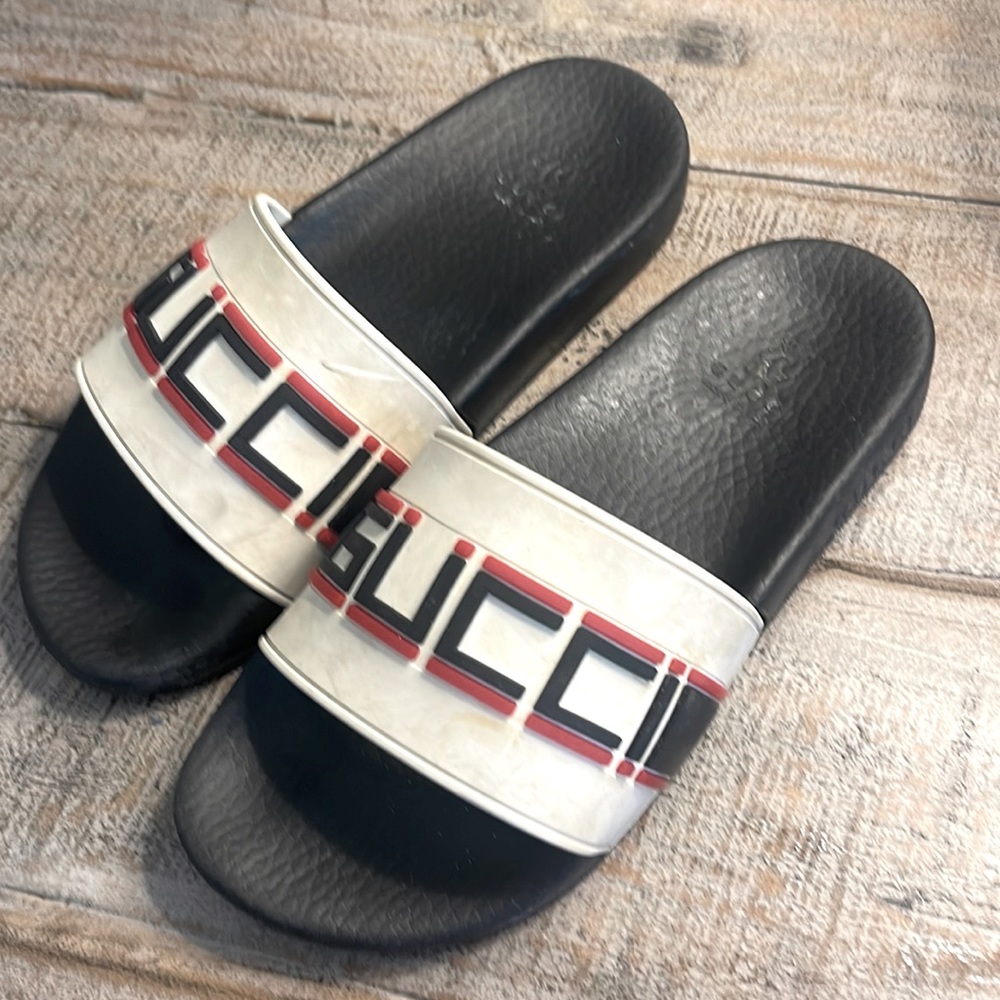Gucci kids slides. Size 2 boys. These have been worn. Size is 33 European